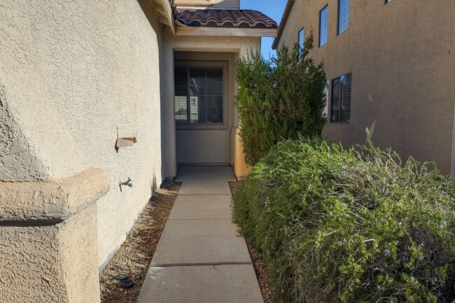 Building Photo - 9222 Cazador St