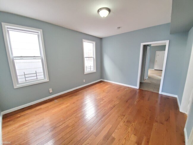 Building Photo - 3 br, 2 bath  - 548 S 20th St 2