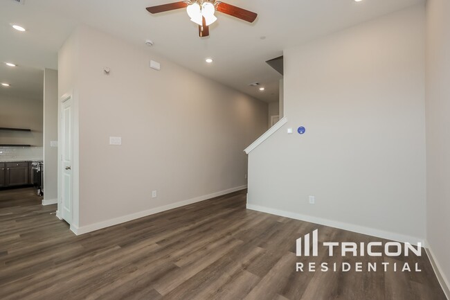 Building Photo - 210 Holbeck Cir