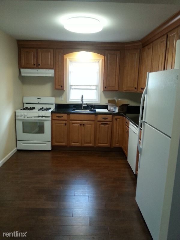 Building Photo - 2 br, 1 bath House - 30 N. Clark St