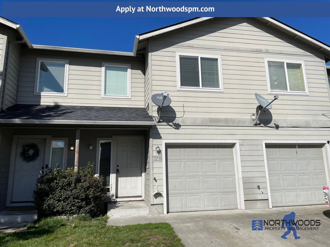 Primary Photo - Very Nice 2 Bedroom 2 Bath 2 Story Townhom...