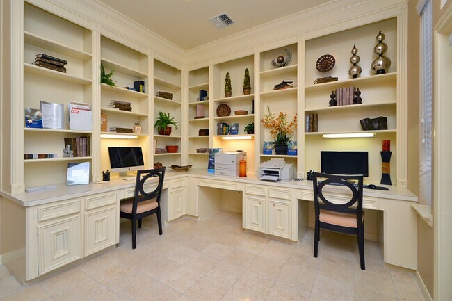 Foto del edificio - Sleek One Bedroom Apartment: Your Urban Re...