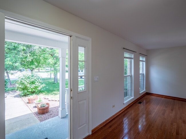 Building Photo - 1040 Sanctuary Ln