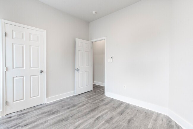 Building Photo - 4565 N 19th St