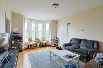 Building Photo - 440 Wickenden St