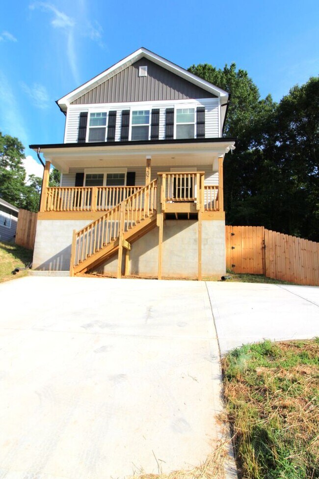Foto del edificio - 3 bedroom New Construction Home!