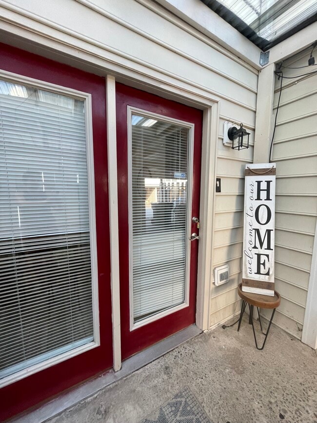 Building Photo - 250 Mill Creek Pl