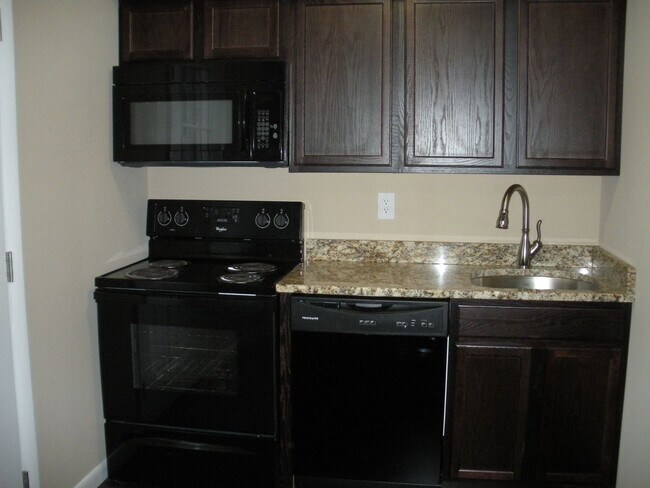 Foto del edificio - Two bedroom/1.5 bath Townhouse Kingsport, TN