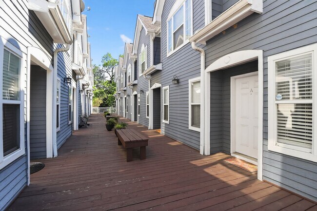 Foto del edificio - 3-Story Townhome in Historic Fourth Ward – Uptown Living