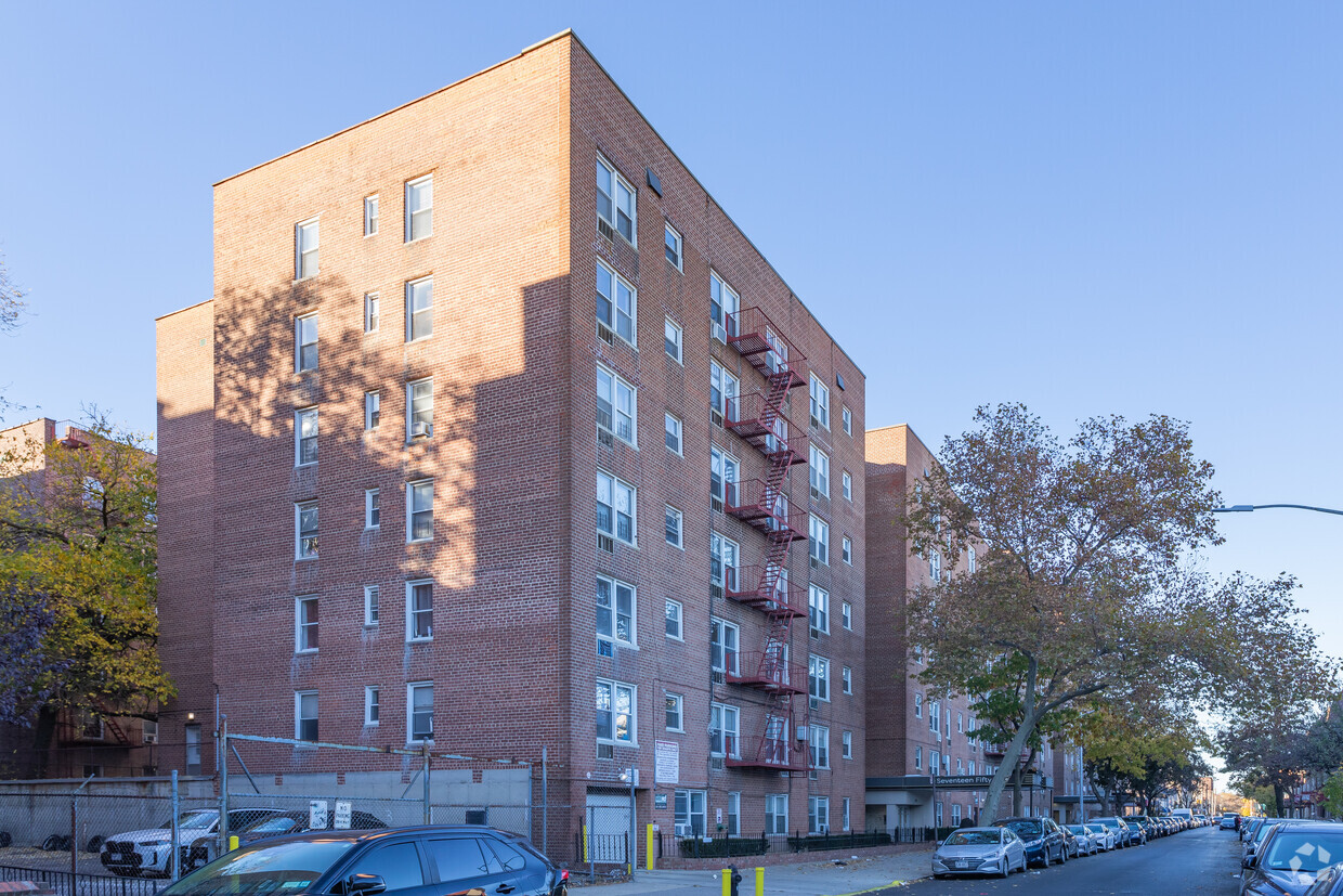 Primary Photo - 1750 E 14th St
