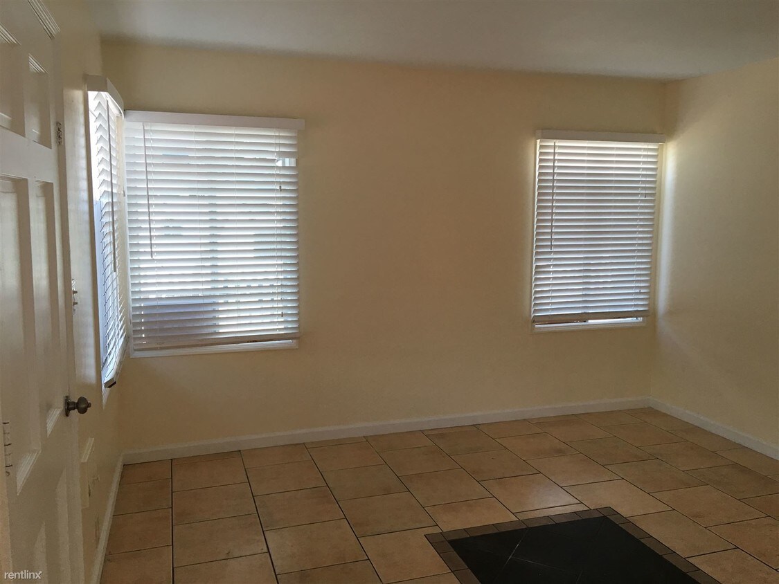 Primary Photo - 382 Bristol Blvd