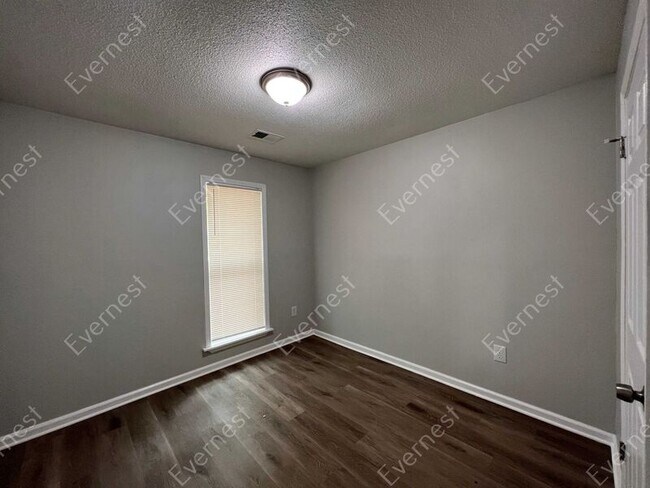 Building Photo - 6445 Collinwood Rd