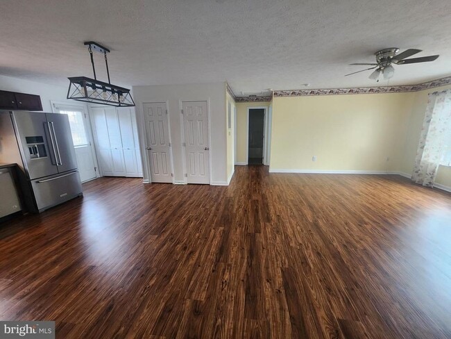 Building Photo - 227 Tather Dr