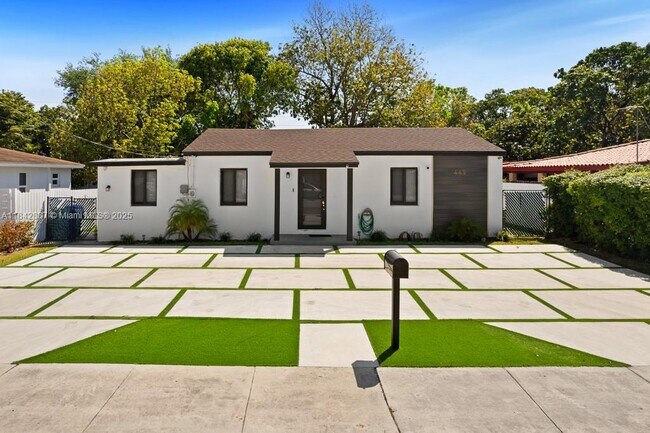 Foto del edificio - 445 SW 62nd Ct