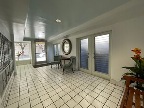 Building Photo - 2450 Koa Ave