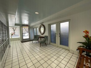 Building Photo - 2450 Koa Ave