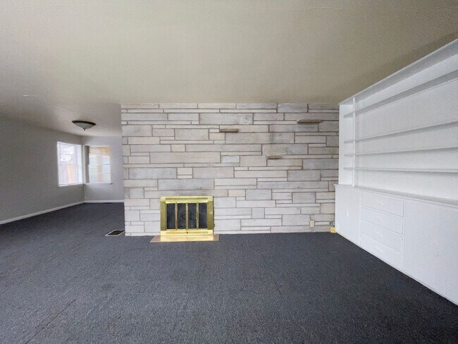 Building Photo - 1506 W White River Blvd