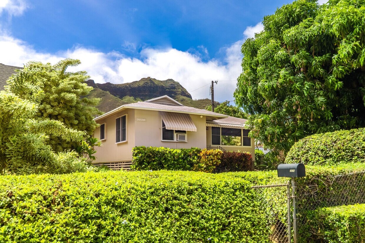 Foto principal - Charming 3-bedroom, 1.5-bathroom house loc...
