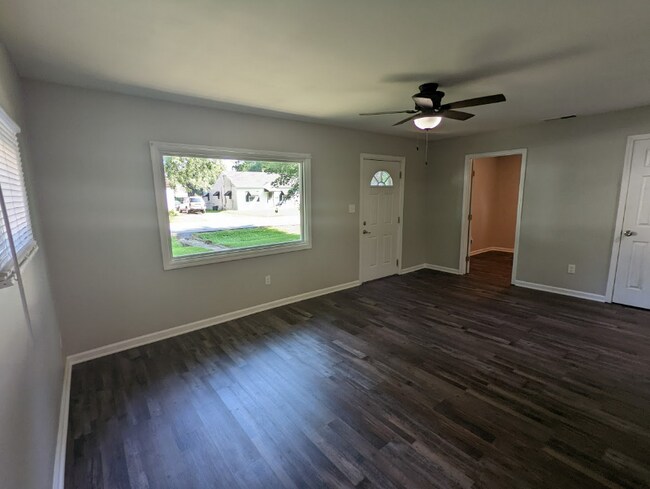 Foto del edificio - 1702 Nelson Ave