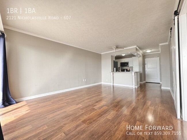 Building Photo - 2121 Nicholasville Rd