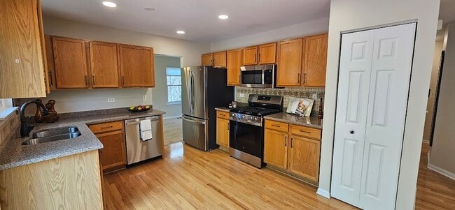 Building Photo - 450 Rosewood Crossing