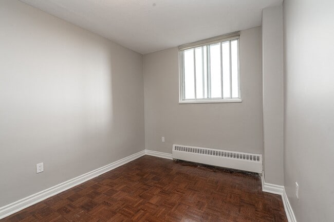 Building Photo - 230 Oak St