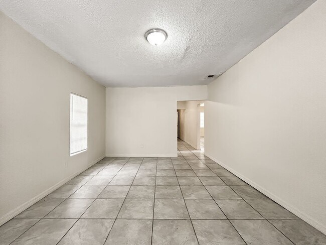 Foto del edificio - Updated and Move-In Ready in Prime Tampa Location! 4bed | 1bath