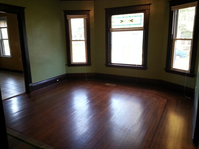 Building Photo - 1824 NE Taylor St