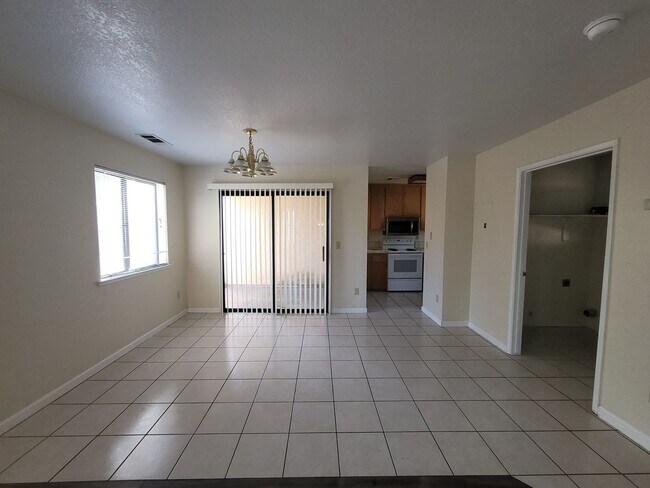 Foto del edificio - Available Now!! Delightful 2 bedroom, 2.5 bath condo!!