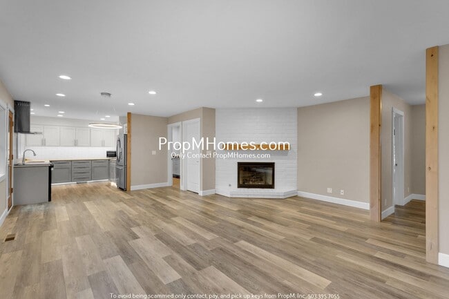 Building Photo - Updated 4 Bedroom Daylight Ranch in West L...