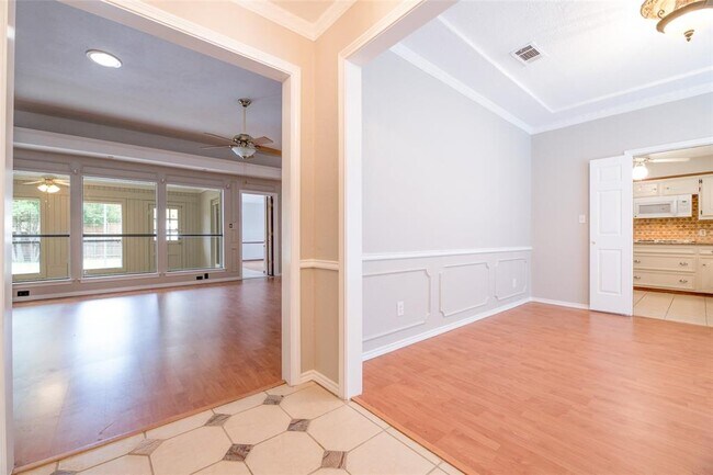 Building Photo - 2120 Hunters Ridge