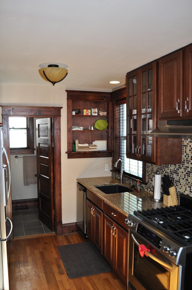 Kitchen - 1004 Illinois St