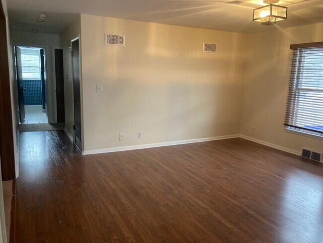 Building Photo - 3409 N Bigelow St