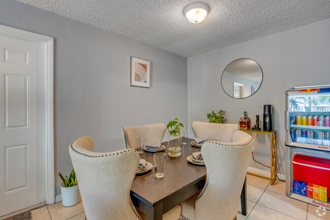 Interior Photo - Clear Lake Palms