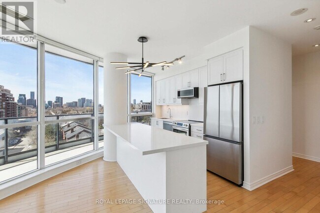 Building Photo - 2885 Bayview Ave