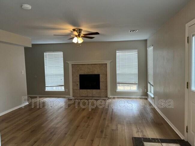 Foto del edificio - 1120 W Florence Ct