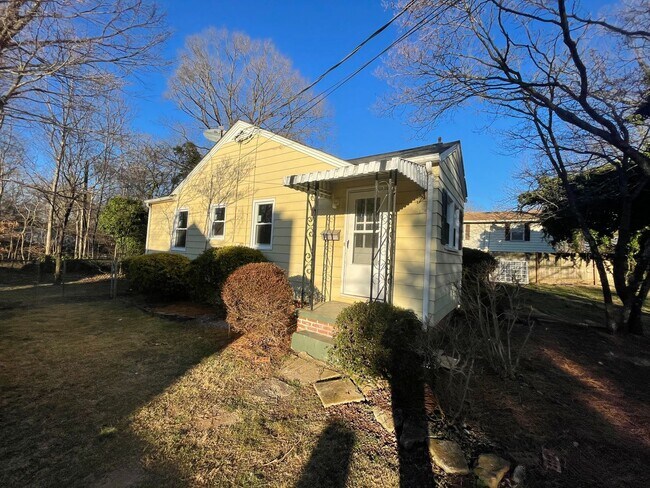 Foto del edificio - Renovated 2 BR Convenient to Battleground