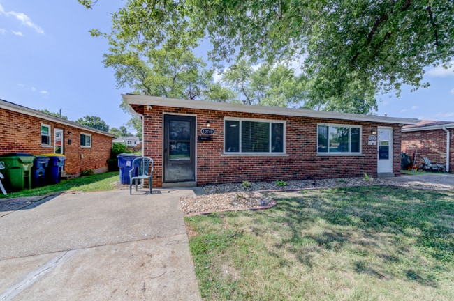 Building Photo - 10760 Tropic Dr
