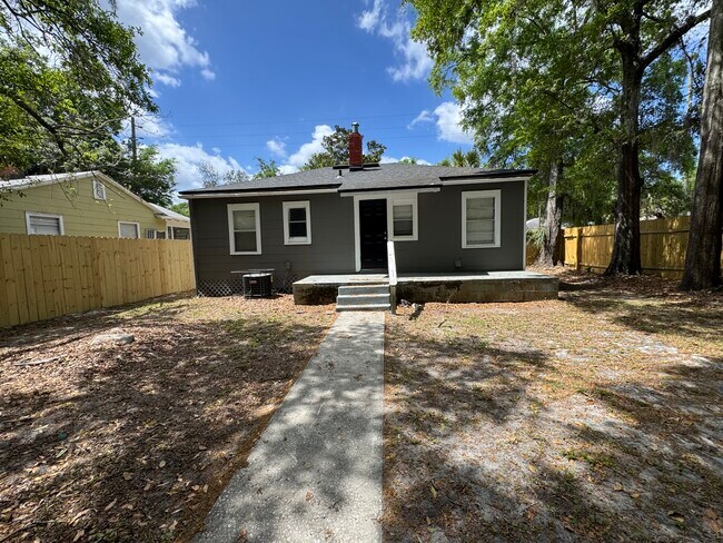 Foto del edificio - 1983 Lambert St