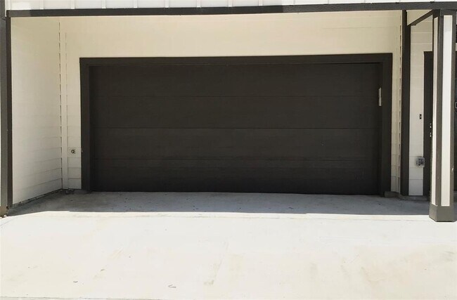 Building Photo - 2109 Marnel Rd