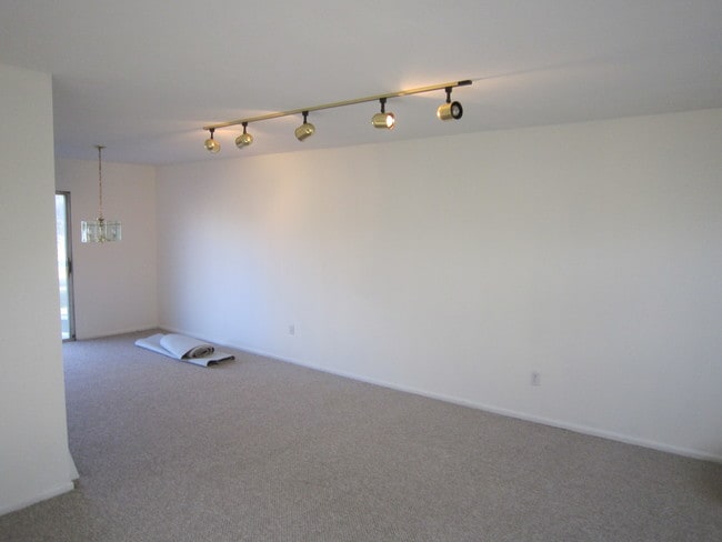 Building Photo - 35 Shea Ave