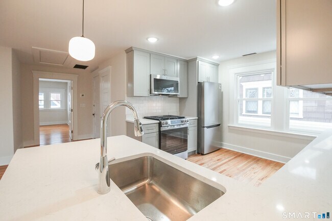 Foto del edificio - 56 Pendleton St