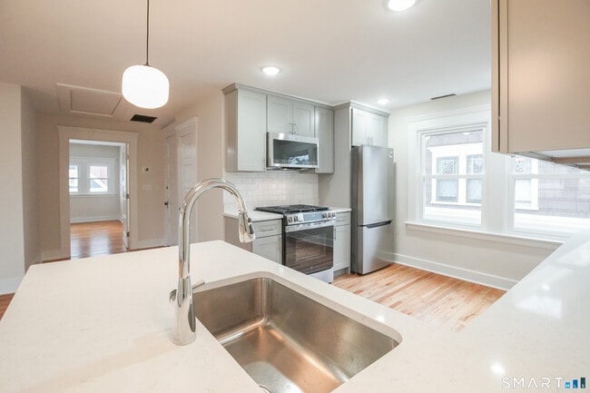 Building Photo - 56 Pendleton St