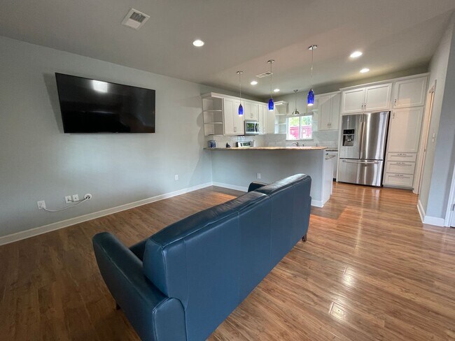 Foto del edificio - Amazing detached 2/2.5 duplex in Central Austin!!!