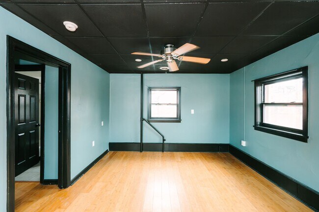 Foto del edificio - 922 Western Ave