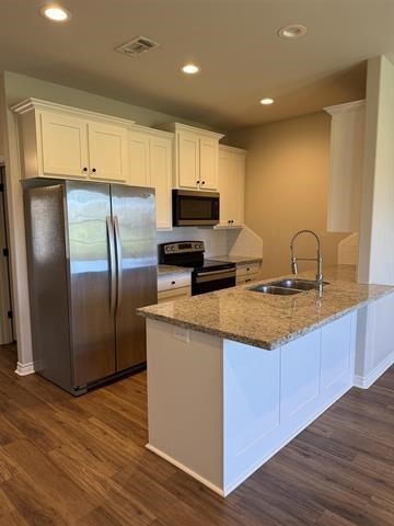 Building Photo - 5670 Shadowbend Cir N