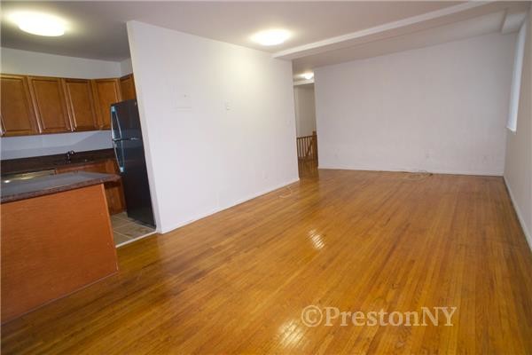Building Photo - 121 E 12th St