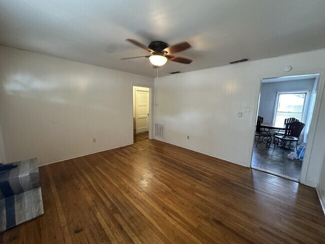 Foto del edificio - Available Late July! Four Bedroom in Tech ...