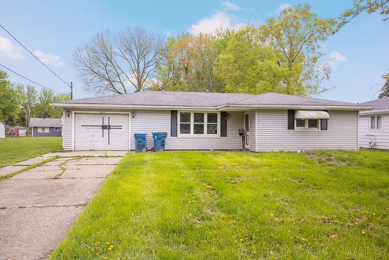 Primary Photo - 3 Bed/1 Bath Ranch!