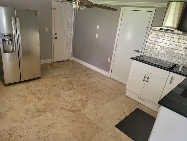 Building Photo - 4025 Sail Dr